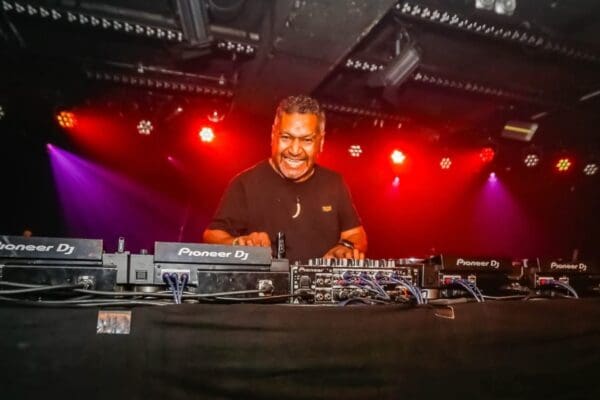 DJ Teddy (Podiumterrein)